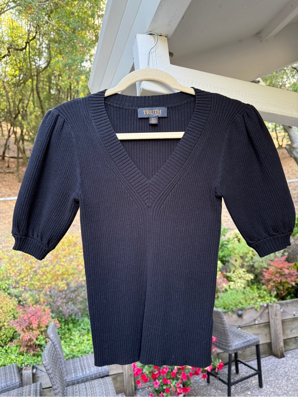 Truth Black Ribbed V‑Neck Puff Sleeve Sweater